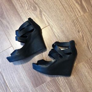 Black Wedge